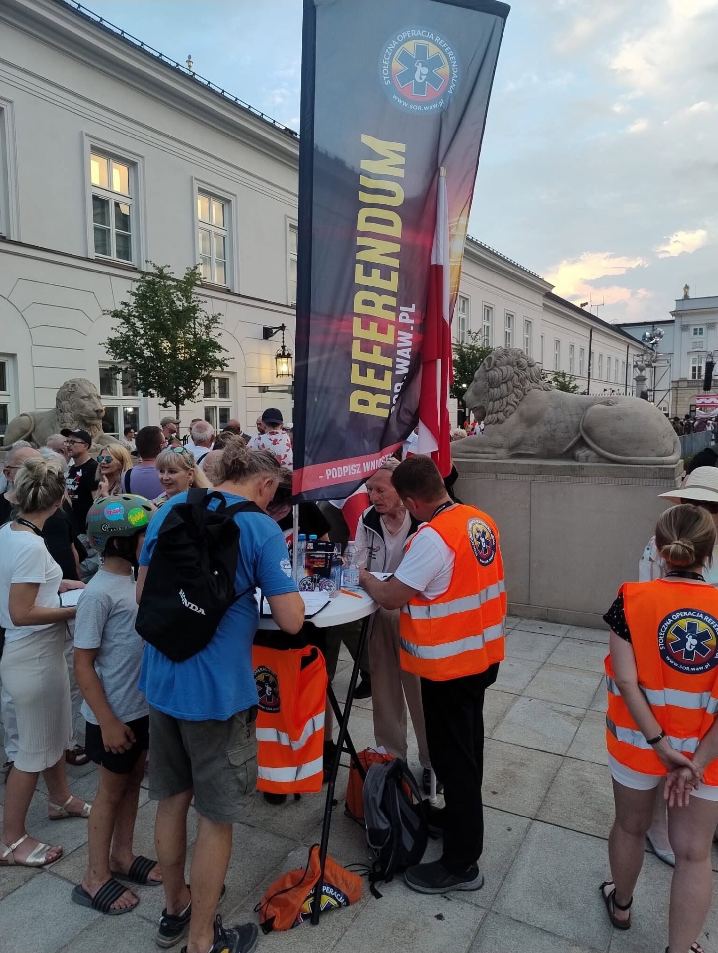 Zbiórka podpisów — Stołeczna Operacja Referendalna