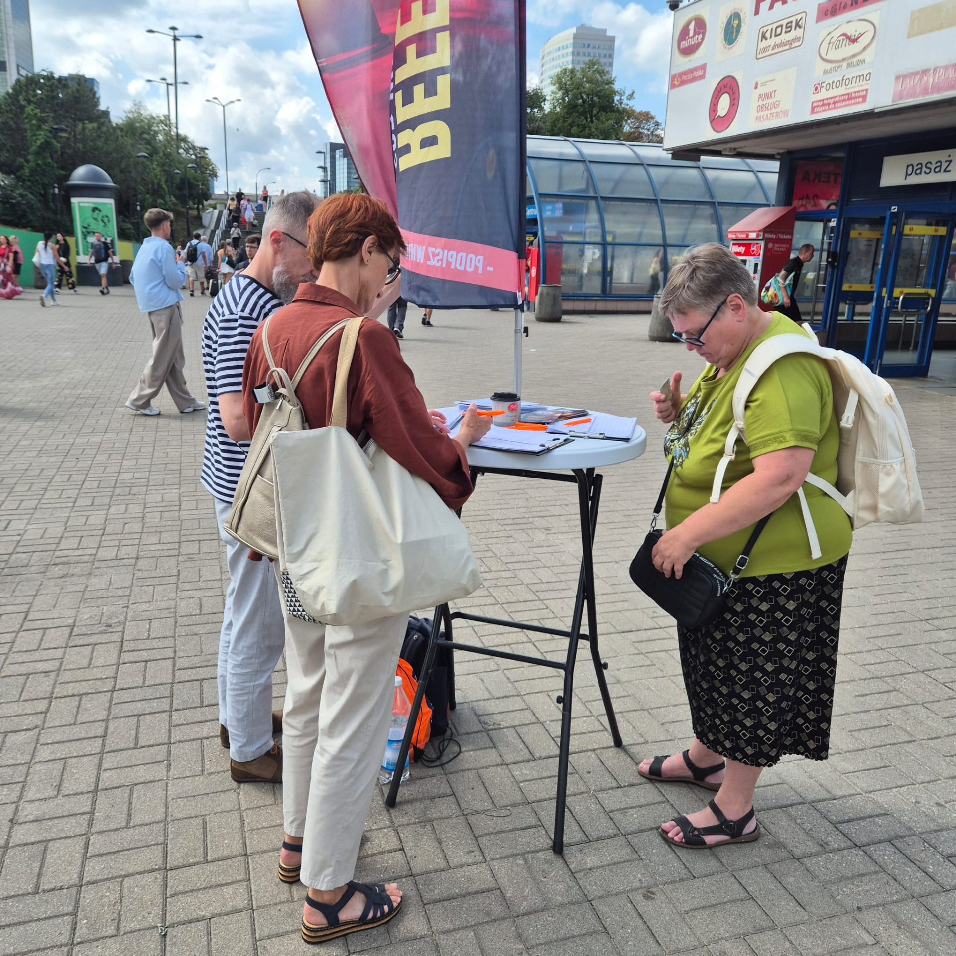 Zbiórka podpisów — Stołeczna Operacja Referendalna